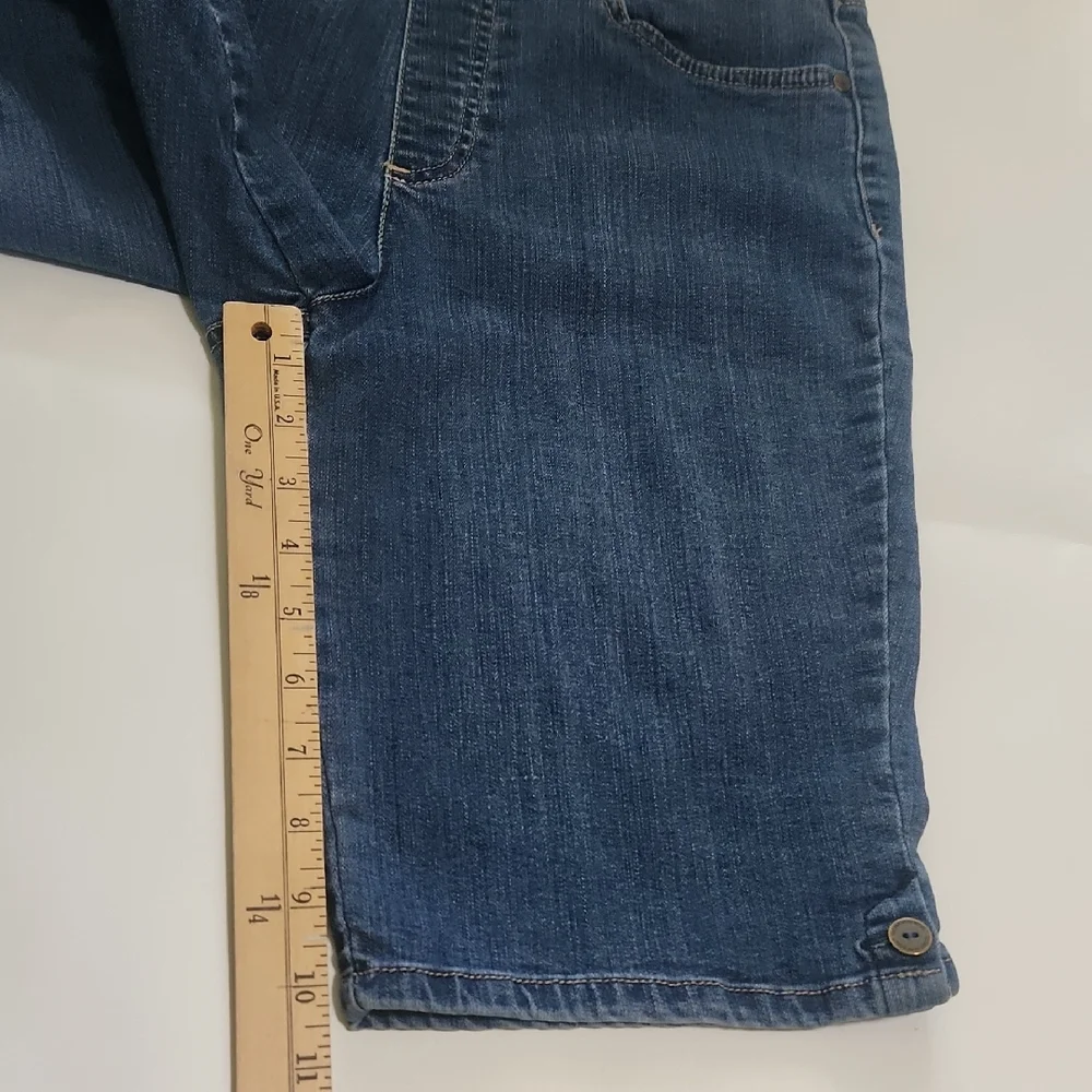 Gloria Vanderbilt Women's Shorts - Picture 4 of 13